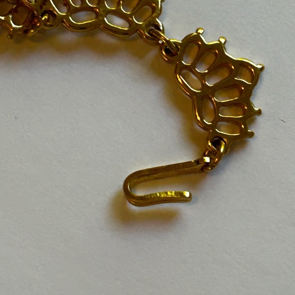 Vintage Trifari Gold Floral Necklace - Picture 7 of 7